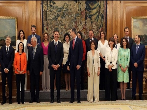 Com recorde de mulheres, Pedro Sanchéz dá posse a novos ministros