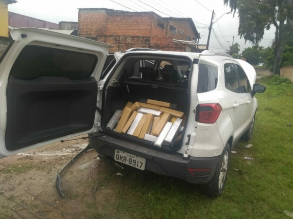 Casal é preso com 30 kg de maconha em Maceió