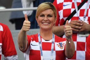 Presidente da Croácia vai à Rússia com dinheiro próprio e faz sucesso na Copa
