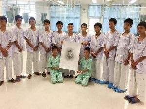 Meninos retirados de caverna terão alta amanhã, diz governo