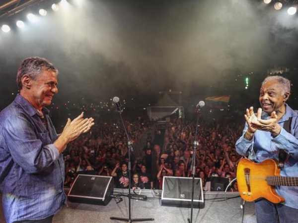 Ato pela libertação do ex-presidente Lula reúne artistas na Lapa, Rio