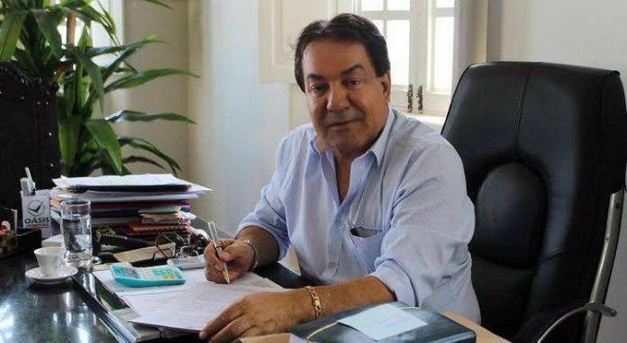 Prefeito critica Daniela Mercury e Johnny Hooker: ‘não merecem respeito’