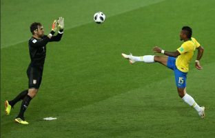 Paulinho é poupado no último treino da Seleção Brasileira em Sochi