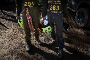 Morre socorrista em caverna da Tailândia onde meninos estão presos
