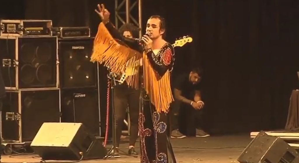 Advogado pede prisão preventiva de cantor Jonny Hoocker que chamou Jesus Cristo de “travesti e bicha” em festival