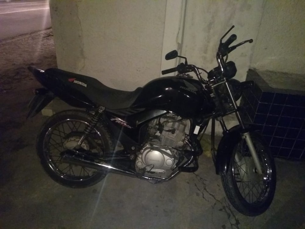 Jovem suspeito de assalto fica ferido em troca de tiros com a PM em Maceió