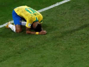 Brasil peca defensivamente, perde para a Bélgica e sai da Copa nas quartas