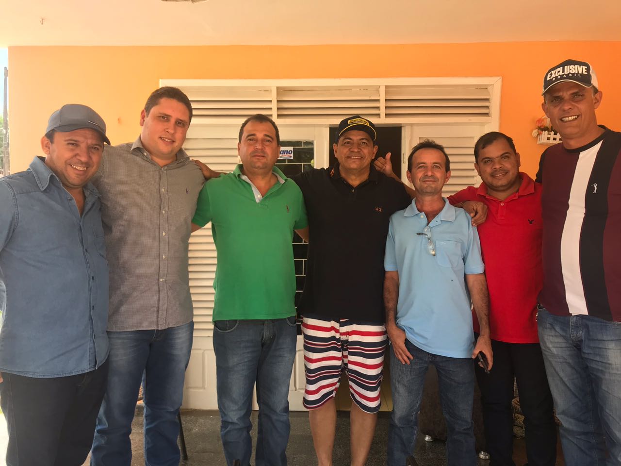 Após cirurgia, Luciano Monteiro volta à Palmeira e recebe visita de familiares e amigos