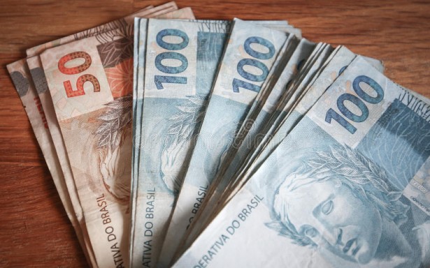 Governo antecipa primeira parcela do 13º salário