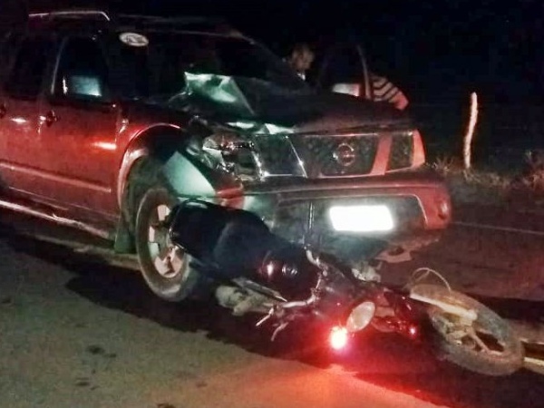 Colisão entre moto e caminhonete deixa dois jovens mortos em Anadia