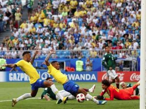 Neymar supera Romário, iguala Bebeto e entra para top 10 do Brasil em Copas