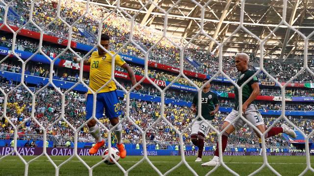 Brasil vence México por 2 a 0 e está nas quartas de final da Copa 2018