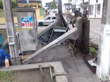 Susto: Estrutura de concreto desaba e homem fica ferido em Arapiraca