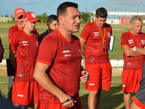 Com dois títulos no currículo, Doriva renova esperança em volta por cima do CRB