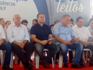 Renan Calheiros diz que PMDB é exemplo de contradição e que Temer é ‘hecatombe’