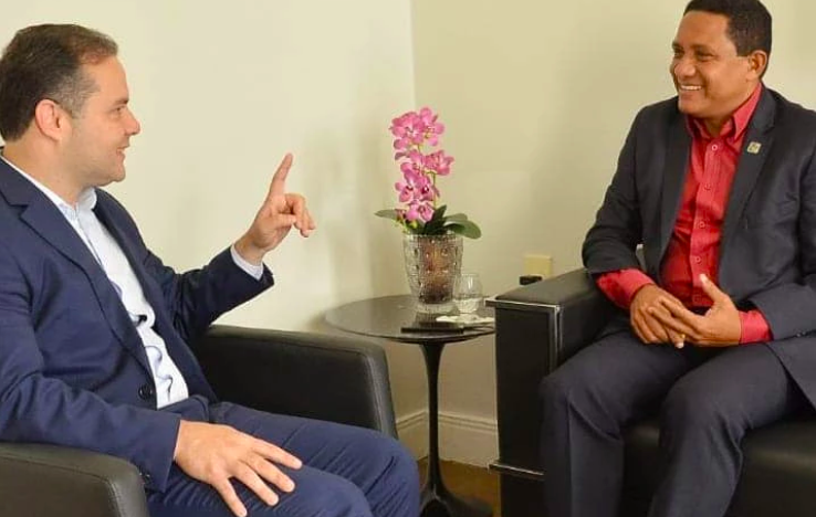 Governador atrai até o ‘imperador’ para ‘ala palaciana’