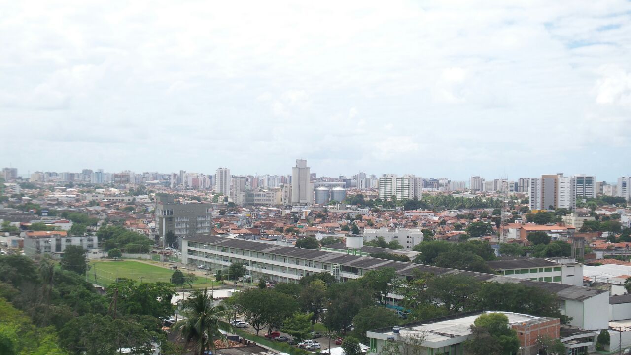 Alagoas deve ter tempo nublado no fim de semana com possibilidade de chuva de manhã e à noite