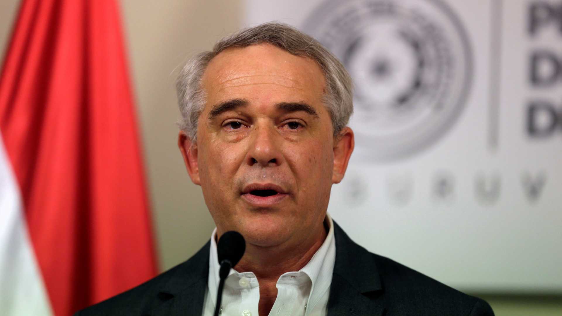 Queda de avião mata ministro e outras três pessoas