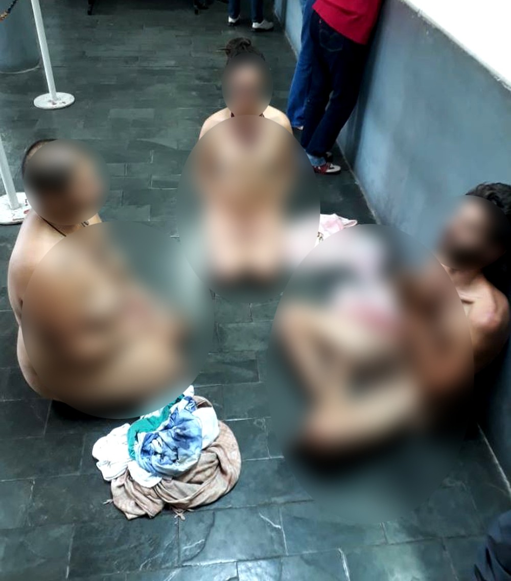 Após uso de chá do Santo Daime, trio é detido nu, meditando em DP e fotos viralizam