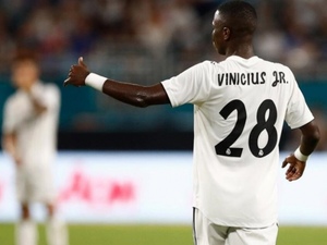 Especulações, defesa de Rivaldo, rede social… O momento de Vinícius Júnior