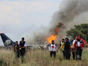 Acidente com avião no México deixa 12 pessoas gravemente feridas