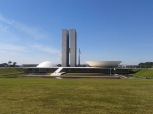 Mais de 30 deputados estaduais e federais de AL buscam a reeleição em outubro