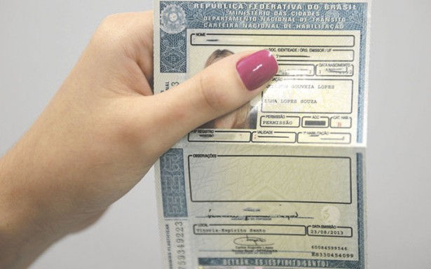 Cai o número de interessados por carteira de motorista