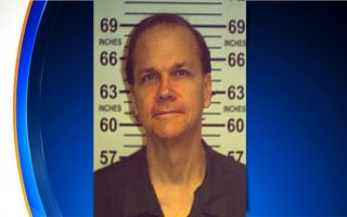 Assassino de John Lennon tem liberdade negada