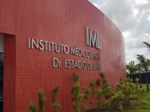 Homem morre após perder controle de caminhonete na BR-101