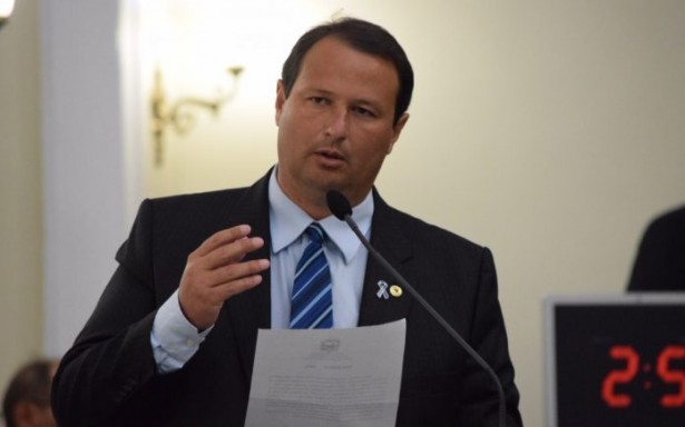 Dudu Holanda denuncia prefeito de Maribondo por ameaça de morte