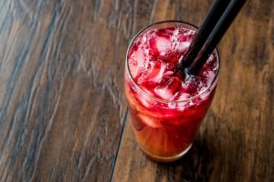 Bebida em velório mata nove pessoas e intoxica 33 no Peru