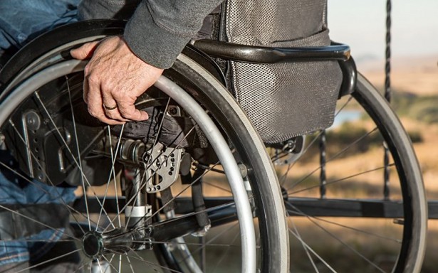 Decreto proíbe cobrança por cadeira de roda em viagem