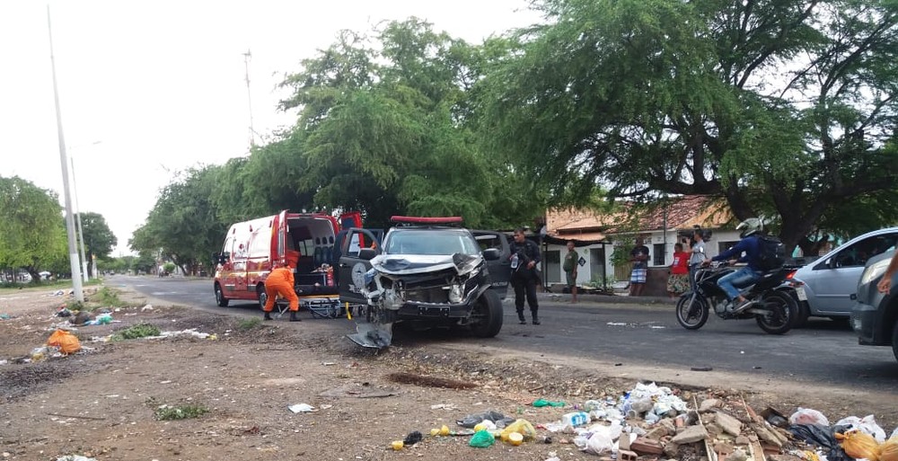 PM fica ferido em suposta tentativa de assalto; viaturas que prestariam socorro se envolvem em acidentes