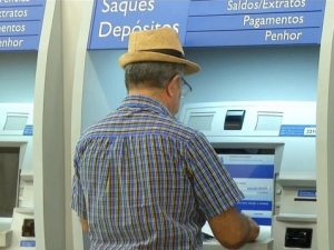 Aposentados e pensionistas do INSS recebem 1ª parcela do 13º em agosto