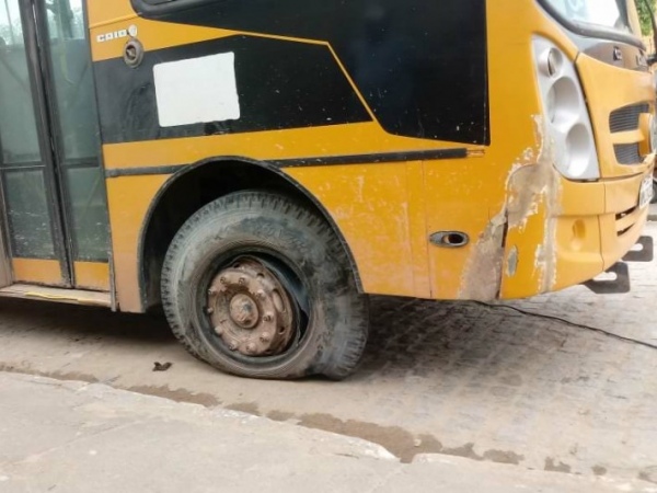 Peça se desprende de ônibus escolar e mata servidora pública em Flexeiras