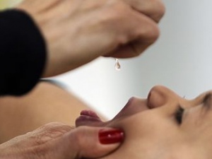 País tem dia D de vacinação contra pólio e sarampo