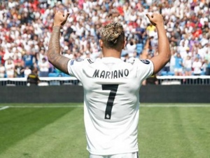 Real Madrid apresenta Mariano Díaz, que herda camisa de CR7