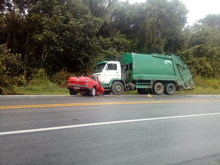 Três pessoas morrem em acidente com caminhão na BR 101, em Pilar