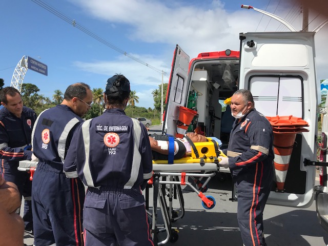Motociclista fica ferido em acidente na Via Expressa