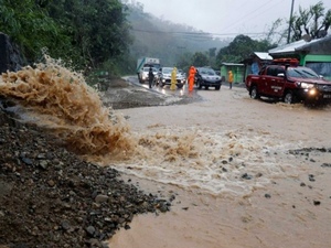 Tufão deixa pelo menos 13 mortos e 8 desaparecidos nas Filipinas