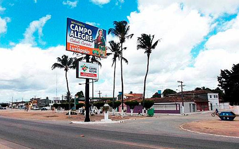 Colisão entre carro e caminhão deixa mortos na BR-101, em Campo Alegre, AL