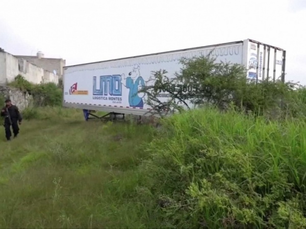 Polícia mexicana encontra caminhão abandonado com 150 corpos