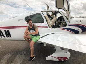 Sucesso no Instagram, Carlinhos Maia compra jatinho de R$ 7,5 milhões