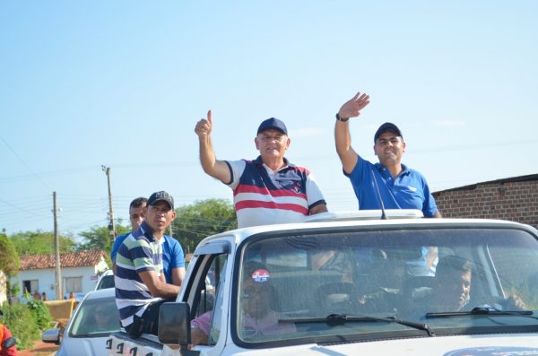 Carimbão e Carimbão Júnior participam de carreata em Palmeira dos Índios, nesta sexta (21)
