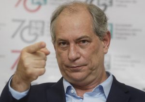 Na Bahia, Ciro critica aliança de Haddad com Renan Calheiros