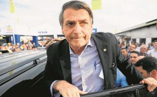 Bolsonaro passa por cirurgia de emergência em hospital