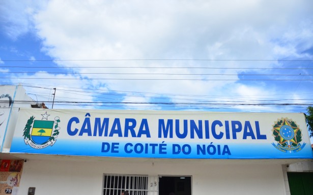 Contratos sem licitação são anulados após pressão do MP