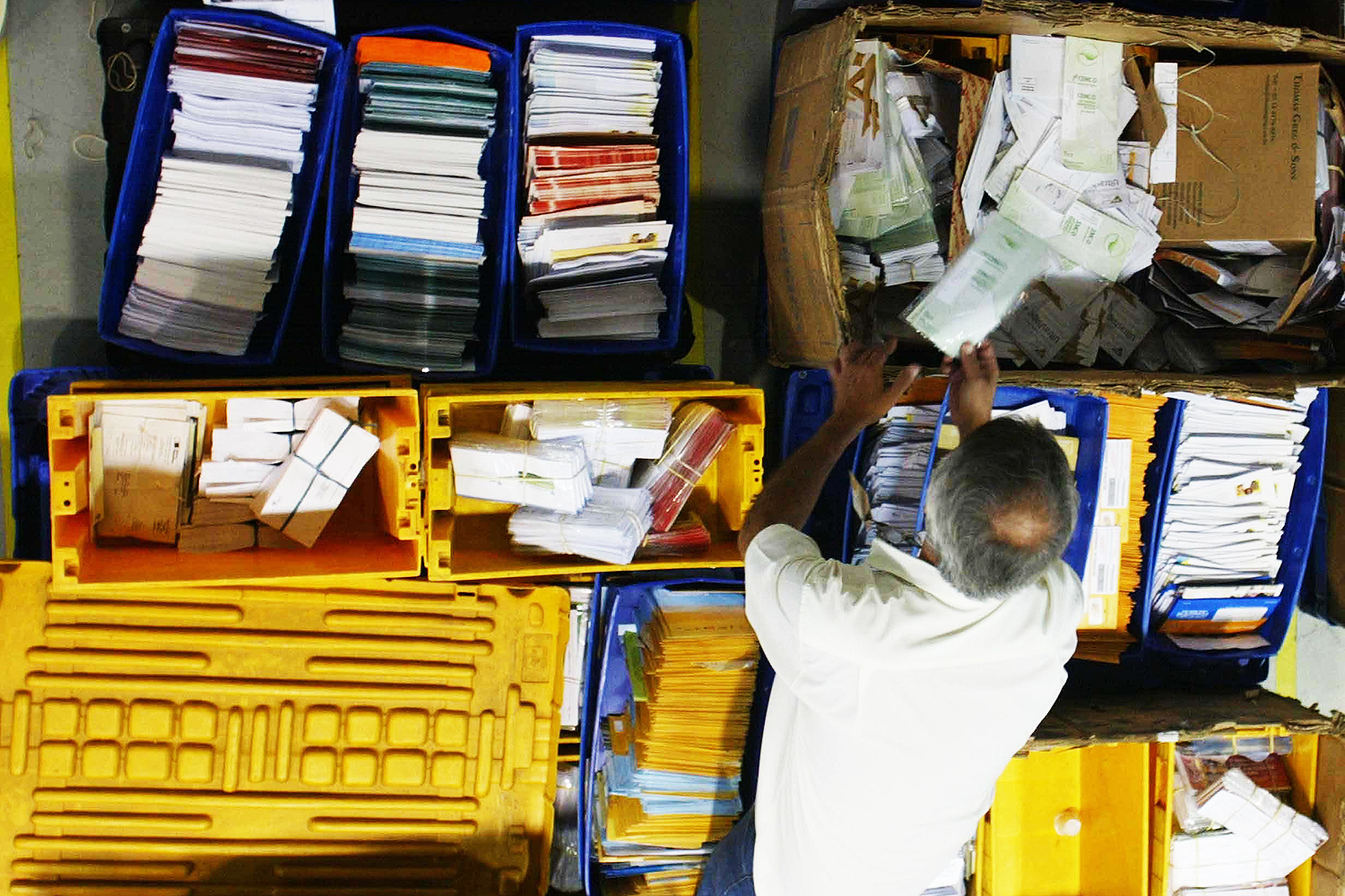 Procon quer explicações de Correios sobre taxa de produto importado