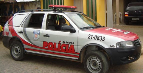 Homem armado invade e assalta agência de turismo na orla de Maceió