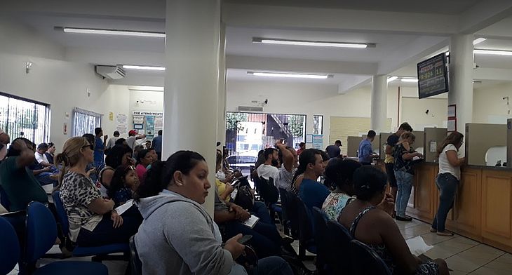 Homem causa tumulto em cartório e exige atendimento preferencial: ‘Não sou pobre e porco para ter que aguardar’